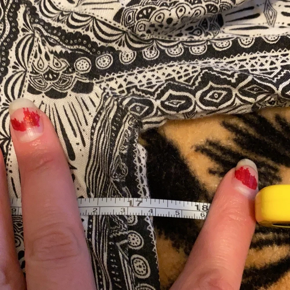 3/$30 Roxy Boho Style Top - Picture 10 of 10